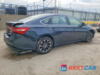 Trzecie zdjęcie samochodu z tyłu: 2018 TOYOTA AVALON HYBRID XLE PREMIUM VIN:4T1BD1EB4JU062553 - miniatura