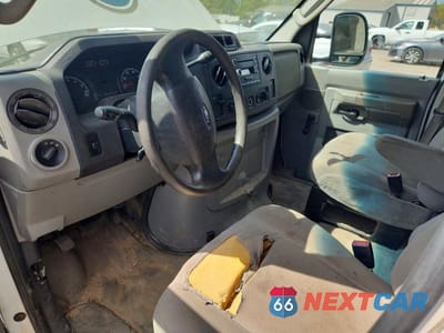 Zdjęcie 8 z 13 samochodu: 2011 FORD ECONOLINE E150 VAN VIN:1FTNE1EW9BDA82459 - miniatura