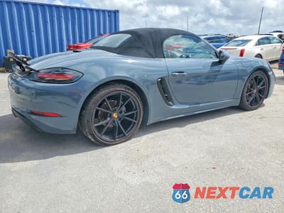 Trzecie zdjęcie samochodu z tyłu: 2017 PORSCHE BOXSTER VIN:WP0CA2A82HS220797 - miniatura