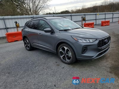 Czwarte zdjęcie samochodu z boku: 2023 FORD ESCAPE ST LINE SELECT VIN:1FMCU9NA6PUA71709 - miniatura