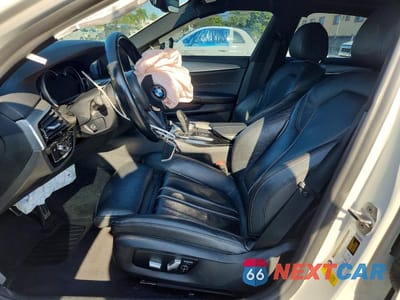 Zdjęcie 7 z 12 samochodu: 2019 BMW 540 I VIN:WBAJE5C55KWE66372 - miniatura