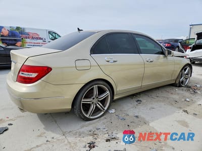 Trzecie zdjęcie samochodu z tyłu: 2012 MERCEDES-BENZ C 300 4MATIC VIN:WDDGF8BB3CR224282 - miniatura