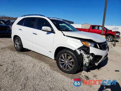 Czwarte zdjęcie samochodu z boku: 2013 KIA SORENTO SX VIN:5XYKWDA25DG393380 - miniatura