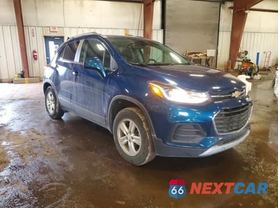 Czwarte zdjęcie samochodu z boku: 2020 CHEVROLET TRAX 1LT VIN:3GNCJPSB8LL249887 - miniatura