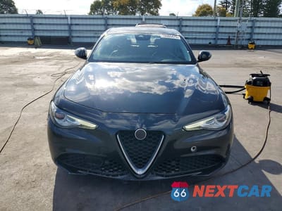 Piąte zdjęcie samochodu w środku: 2017 ALFA ROMEO GIULIA Q4 VIN:ZARFAEDN6H7554355 - miniatura