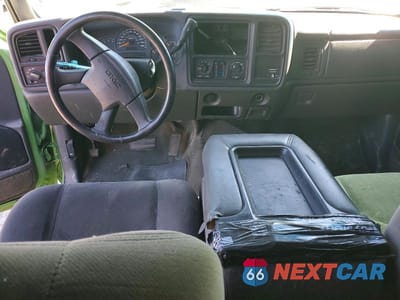 Zdjęcie 8 z 12 samochodu: 2004 GMC NEW SIERRA C1500 VIN:2GTEC19T041243379 - miniatura