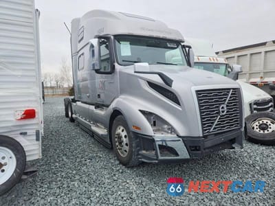 2021 VOLVO VNL SEMI TRUCK 4V4NC9EJ4MN262863 - główne zdjęcie licytacji z USA - miniatura