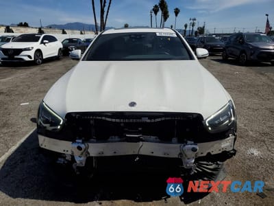 Piąte zdjęcie samochodu w środku: 2023 MERCEDES-BENZ E 350 VIN:W1KZF8DB9PB177439 - miniatura