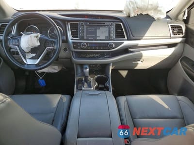 Zdjęcie 8 z 13 samochodu: 2017 TOYOTA HIGHLANDER XLE VIN:5TDJZRFH9HS518886 - miniatura