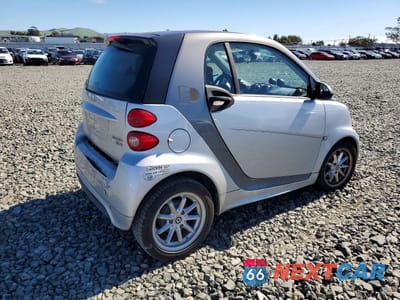 Trzecie zdjęcie samochodu z tyłu: 2016 SMART CARS FORTWO VIN:WMEEJ9AA7GK845359 - miniatura