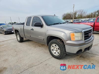 Czwarte zdjęcie samochodu z boku: 2007 GMC NEW SIERRA C1500 VIN:2GTEC19J471696262 - miniatura