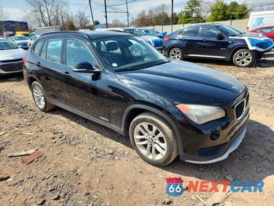 Czwarte zdjęcie samochodu z boku: 2015 BMW X1 XDRIVE28I VIN:WBAVL1C55FVY30816 - miniatura
