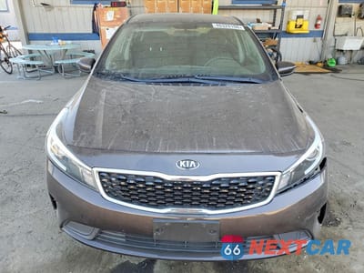 Piąte zdjęcie samochodu w środku: 2017 KIA FORTE LX VIN:3KPFK4A77HE006162 - miniatura