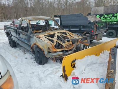 Czwarte zdjęcie samochodu z boku: 2005 GMC SIERRA K2500 HEAVY DUTY VIN:1GTHK24U45E137538 - miniatura