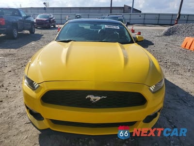 Piąte zdjęcie samochodu w środku: 2016 FORD MUSTANG VIN:1FA6P8TH1G5325653 - miniatura