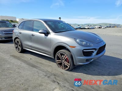 Czwarte zdjęcie samochodu z boku: 2014 PORSCHE CAYENNE VIN:WP1AD2A26ELA76184 - miniatura