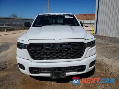 Piąte zdjęcie samochodu w środku: 2025 RAM 1500 TRADESMAN VIN:1C6SRECG4SN597882 - miniatura