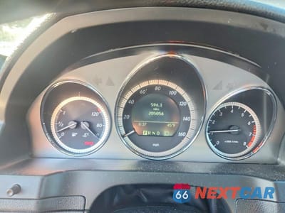 Zdjęcie 9 z 12 samochodu: 2010 MERCEDES-BENZ C300 VIN:WDDGF8BB2AF474899 - miniatura