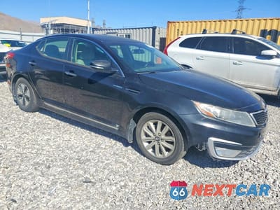 Czwarte zdjęcie samochodu z boku: 2013 KIA OPTIMA HYBRID LX VIN:KNAGM4AD5D5038826 - miniatura