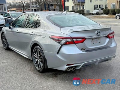 Drugie zdjęcie samochodu z przodu: 2024 TOYOTA CAMRY HYBRID SE VIN:4T1G31AK3RU071397 - miniatura