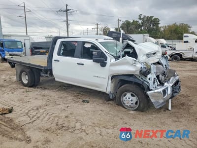 Czwarte zdjęcie samochodu z boku: 2025 CHEVROLET SILVERADO HD FLATBED TRUCK VIN:1GB4KSE7XSF365884 - miniatura