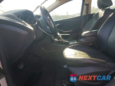 Zdjęcie 7 z 12 samochodu: 2014 FORD FOCUS TITANIUM VIN:1FADP3N27EL199827 - miniatura