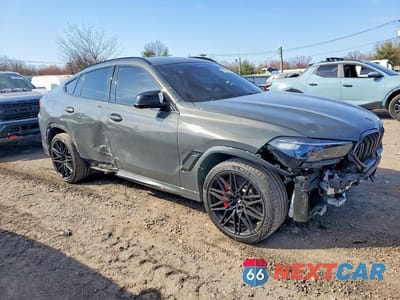 Czwarte zdjęcie samochodu z boku: 2022 BMW X6 M VIN:5YMCY0C02N9J90203 - miniatura