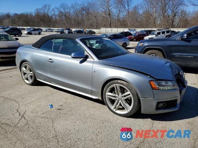 Czwarte zdjęcie samochodu z boku: 2011 AUDI S5 PRESTIGE VIN:WAUVGAFHXBN018612 - miniatura