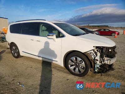 Czwarte zdjęcie samochodu z boku: 2018 CHRYSLER PACIFICA HYBRID LIMITED VIN:2C4RC1N79JR183478 - miniatura