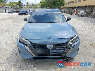 Piąte zdjęcie samochodu w środku: 2024 NISSAN SENTRA SR VIN:3N1AB8DV7RY246259 - miniatura