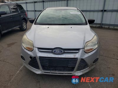 Piąte zdjęcie samochodu w środku: 2014 FORD FOCUS S VIN:1FADP3E27EL302115 - miniatura