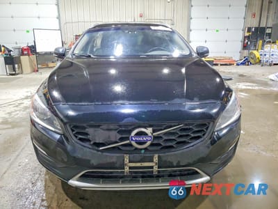 Piąte zdjęcie samochodu w środku: 2017 VOLVO V60 CROSS COUNTRY PREMIER VIN:YV440MWK1H1024635 - miniatura