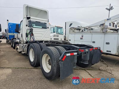 Trzecie zdjęcie samochodu z tyłu: 2023 INTERNATIONAL LT62F SEMI TRUCK VIN:3HSDZAPR1PN134168 - miniatura