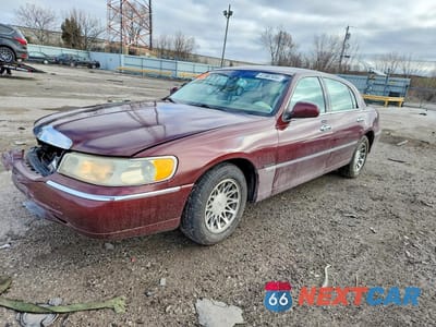 2000 LINCOLN TOWN CAR SIGNATURE 1LNHM82W1YY794281 - główne zdjęcie licytacji z USA - miniatura