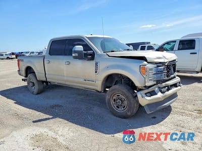 Czwarte zdjęcie samochodu z boku: 2017 FORD F250 SUPER DUTY VIN:1FT7W2BT8HEE17865 - miniatura