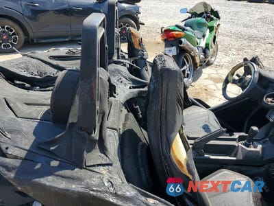 Zdjęcie 10 z 11 samochodu: 2019 POLARIS SLINGSHOT SL VIN:57XAAPFA0K8135663 - miniatura