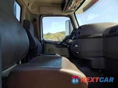 Zdjęcie 6 z 10 samochodu: 2017 VOLVO VNL SEMI TRUCK VIN:4V4N39TG7HN987967 - miniatura