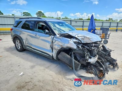 Czwarte zdjęcie samochodu z boku: 2021 FORD EXPLORER XLT VIN:1FMSK7DH2MGC16484 - miniatura