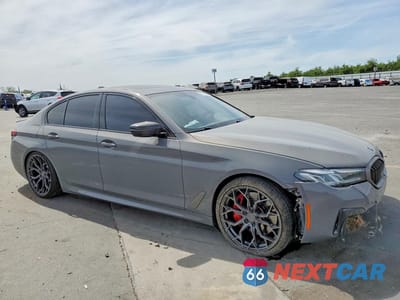Czwarte zdjęcie samochodu z boku: 2022 BMW M550XI VIN:WBA13BK03NCL01708 - miniatura