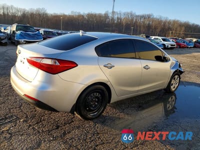 Trzecie zdjęcie samochodu z tyłu: 2015 KIA FORTE LX VIN:KNAFK4A63F5297126 - miniatura