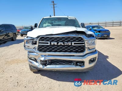 Piąte zdjęcie samochodu w środku: 2024 RAM 2500 BIG HORN VIN:3C6UR5DL8RG156294 - miniatura
