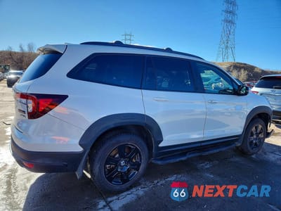 Trzecie zdjęcie samochodu z tyłu: 2022 HONDA PILOT TRAILSPORT VIN:5FNYF6H88NB099982 - miniatura