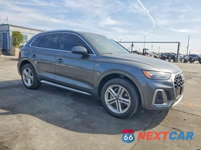 Czwarte zdjęcie samochodu z boku: 2021 AUDI Q5 E PREMIUM VIN:WA1G2AFY4M2040579 - miniatura