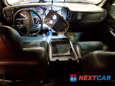 Zdjęcie 8 z 12 samochodu: 2003 GMC NEW SIERRA K2500 VIN:1GTGK29U23Z221724 - miniatura