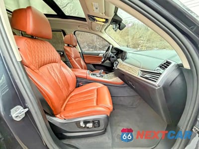 Piąte zdjęcie samochodu w środku: 2019 BMW X7 XDRIVE40I VIN:5UXCW2C52KLB43713 - miniatura
