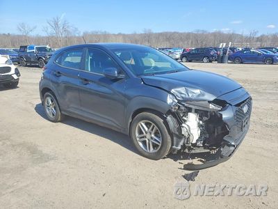 Czwarte zdjęcie samochodu z boku: 2018 HYUNDAI KONA SE VIN:KM8K12AA1JU173816 - miniatura