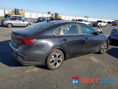 Trzecie zdjęcie samochodu z tyłu: 2019 KIA FORTE LXS VIN:3KPF24AD5KE093346 - miniatura