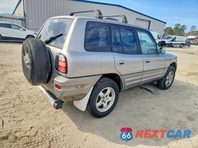 Trzecie zdjęcie samochodu z tyłu: 1999 TOYOTA RAV4 BASE VIN:JT3HP10V3X7141845 - miniatura