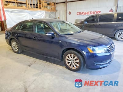 Czwarte zdjęcie samochodu z boku: 2014 VOLKSWAGEN PASSAT S VIN:1VWAT7A30EC067892 - miniatura