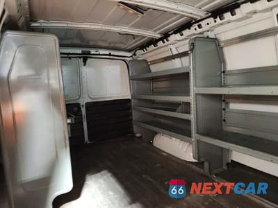 Zdjęcie 10 z 14 samochodu: 2018 CHEVROLET EXPRESS 2500 CARGO UTILITY / SERVICE VAN VIN:1GCWGAFG4J1338884 - miniatura